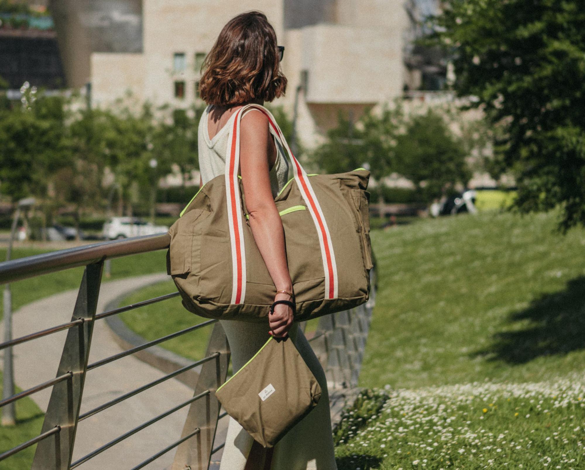 Consejos para saber cómo combinar un bolso verde y no desentonar