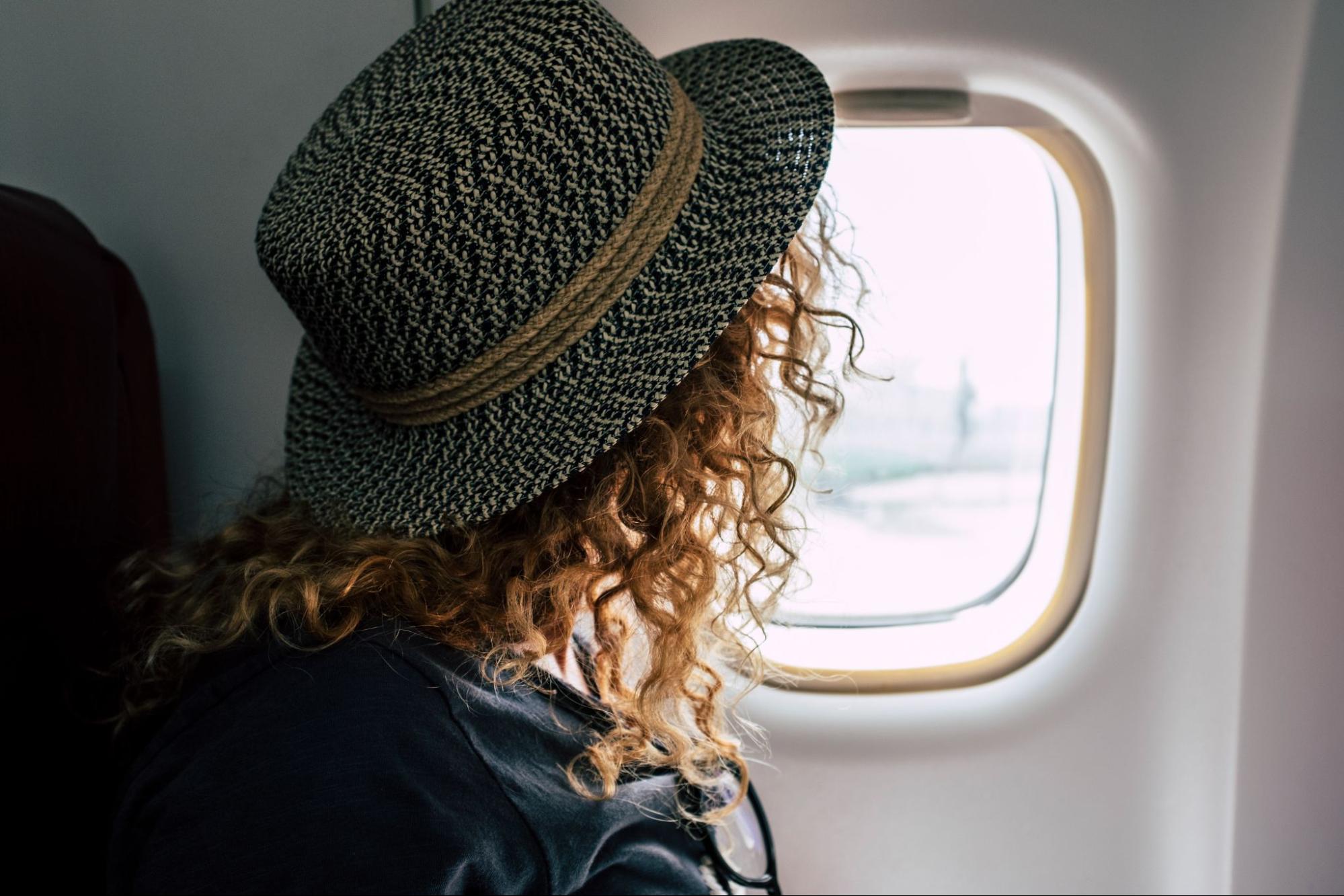 ¿Cuál es el look perfecto para una mujer al viajar en avión?